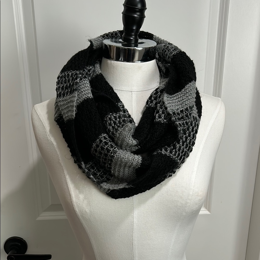 Elegant Black and Gray Knit Scarf